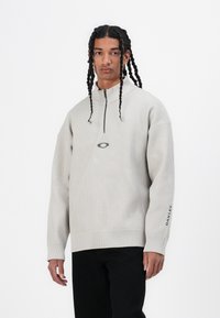 Oakley NEW RETRO SWEATER - Vesta - mist