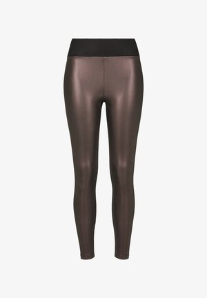 Colanți metalici maro cu o talie elastică neagră. Țesătura are o textură netedă, strălucitoare și un design mulat, care se întinde până la glezne.