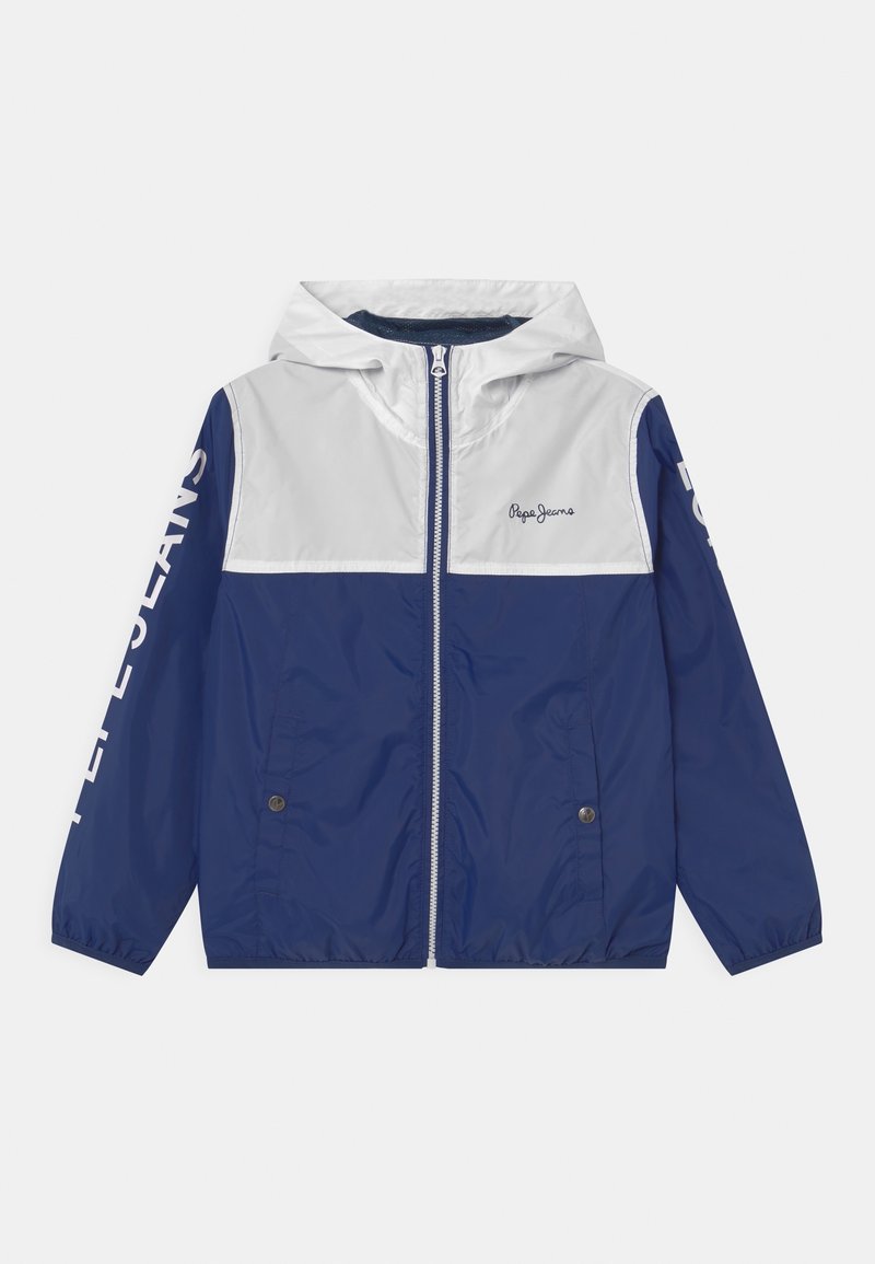 Marineblau und weiße Windbreaker-Jacke mit Kapuze, durchgehendem Reißverschluss und verstellbarem Bund, mit "Pepe Jeans"-Logo auf der Vorderseite und dem Ärmel.