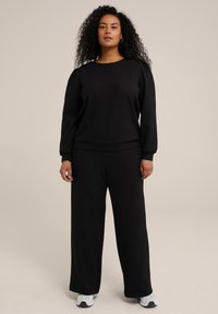 WE Fashion CURVE - Pantalon de survêtement - black