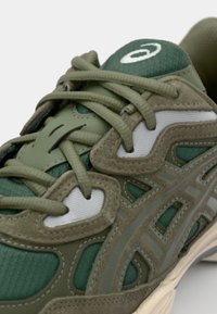 ASICS SportStyle GEL NYC UNISEX - Sporta apavi - grove/olive