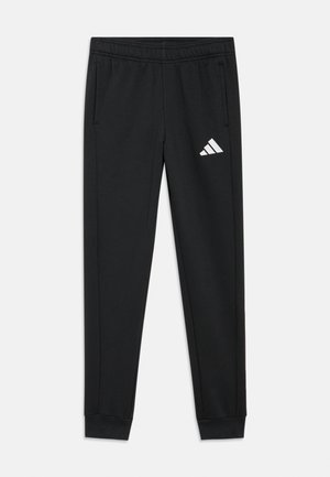 Pantaloni sportivi neri in tessuto morbido, con vita elasticizzata, due tasche laterali e logo Adidas bianco sulla coscia sinistra.