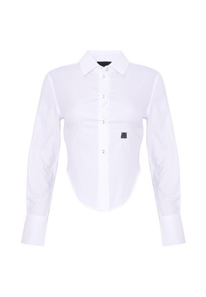 Chemise blanche à manches longues avec boutons, col et petit logo noir brodé sur le côté gauche de la poitrine.