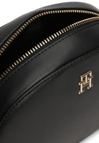 Tommy Hilfiger FRESH CAMERA BAG - Cross body bag - black