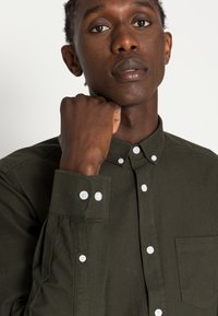 Only & Sons ONSALVARO SLIM SHIRT - Camisa - rosin