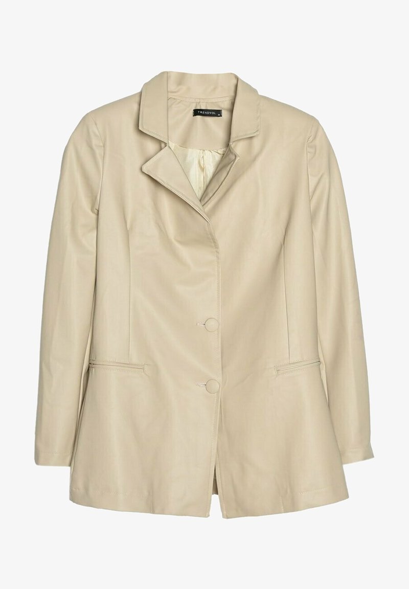 Blazer beige ajusté en tissu lisse, doté d'un col cranté, de deux poches avant et de deux boutons de fermeture.