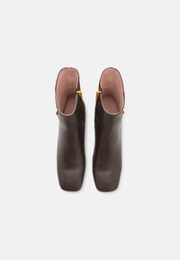 Coccinelle Klasszikus bokacsizmák - dark brown