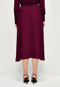 adL FLARED MIDI - A-linjainen hame - damson