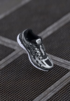 P 6000 - Sneakersy niskie