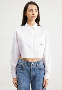 Calvin Klein Jeans LABEL CROPPED SHIRT - Blusa - bright white