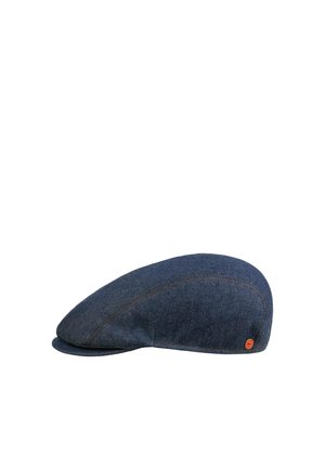 Dunkelblaue Jeans-Flachkappe mit sichtbaren Nähten und kleinem rundem orangefarbenem Logo an der Seite, isoliert auf weißem Hintergrund.