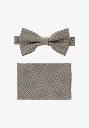 Teksturowany beżowy muszka w geometryczny wzór. Towarzyszy jej dopasowana poszetka o tym samym wzorze, obie wykonane z tkaniny tkanej.