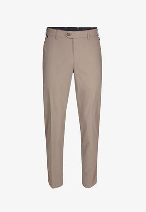 Beige chinos lavet af en bomuldsblanding, med knaplukning, to sidelommer, lige ben og en glat tekstur.