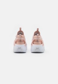 roze huarache