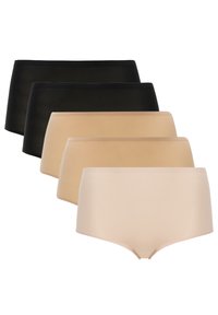 Cinque paia di slip da donna esposti in fila. Tre sono di tonalità della pelle in diverse sfumature, mentre due sono neri. Tessuto morbido e elasticizzato, design a vita alta.