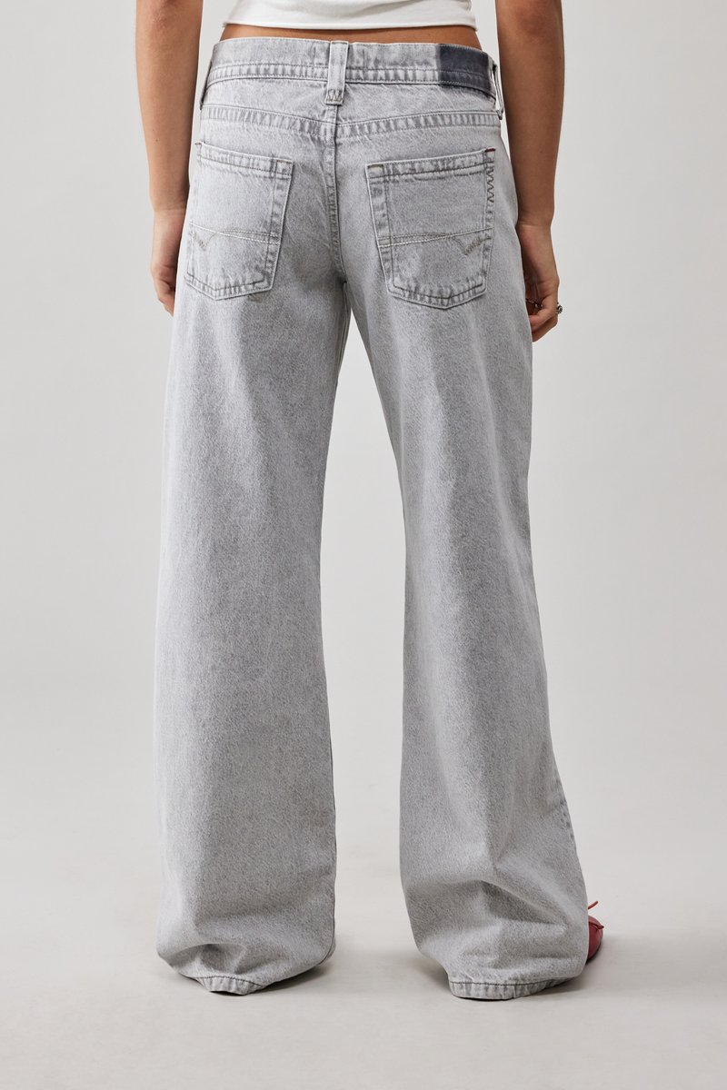 Jean NYDJ Lorena Boyfriend En Denim Léger Gris - Taille 8, Entrejambe 27" - Neuf Avec étiquettes