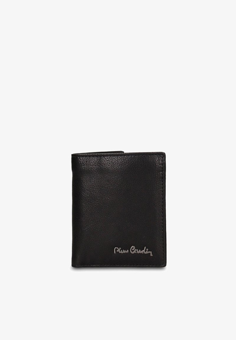 Portafoglio bifold in pelle nera con superficie testurizzata, caratterizzato da un design cucito e un accento logo metallico sulla parte anteriore.