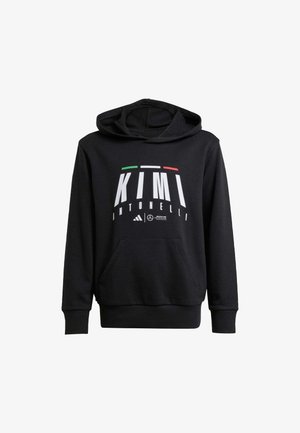 Musta huppari, joka on valmistettu pehmeästä kankaasta ja jossa on suuri valkoinen graafinen printti, jossa lukee "KIMI ANTONELLI" sekä Italian lipun korostukset. Edessä on tasku.