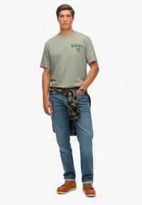 Superdry & Co TOKYO NARRATIVE LOOSE - Camiseta estampada - slate grey