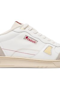 Baskets en cuir blanc avec des accents beiges, des détails rouges et un design de triangle jaune. Dispose d'une surface texturée et d'une semelle synthétique.