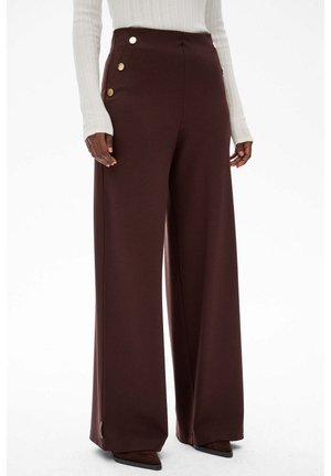 - Spodnie materiałowe