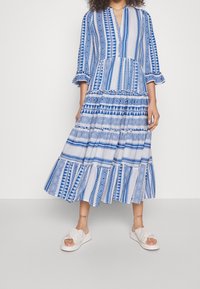 YAS Tall Vestido largo - blue