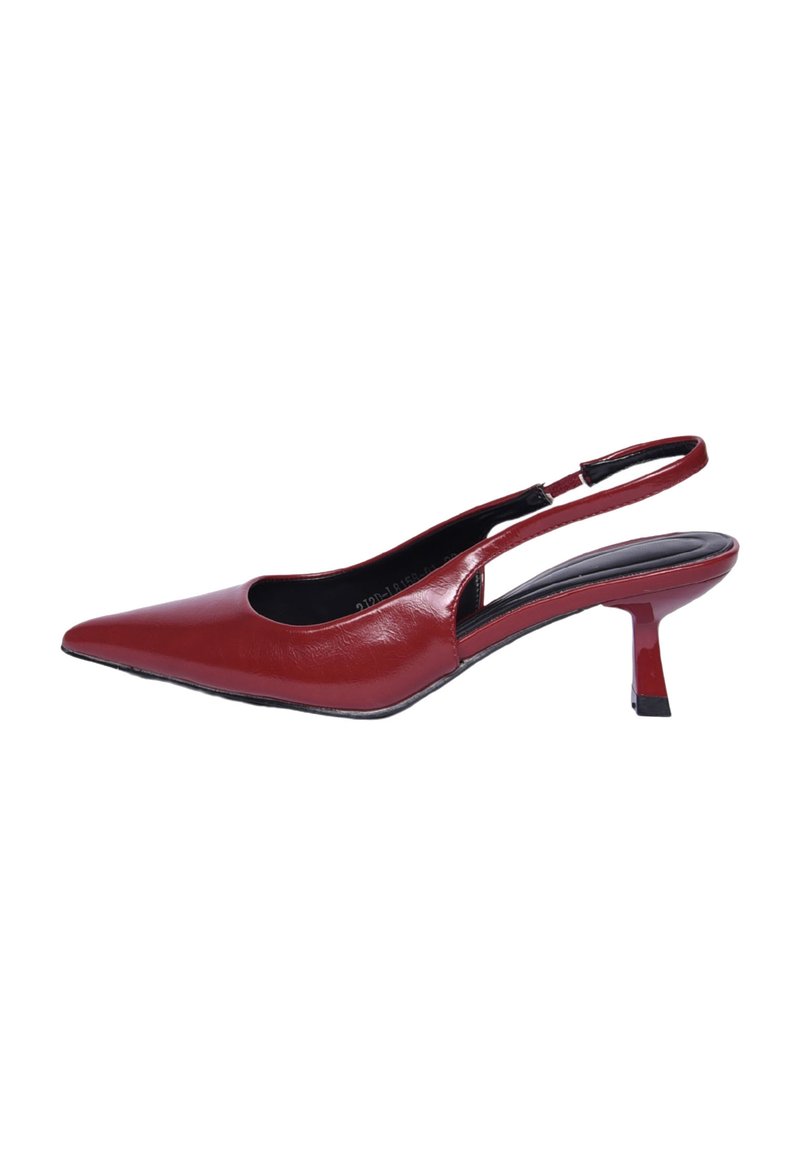 Décolleté slingback in pelle rossa con punta affilata, design con ritagli e tacco corto a blocco. Texture liscia con finitura lucida.