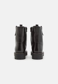 Pier One Botines con plataforma - black