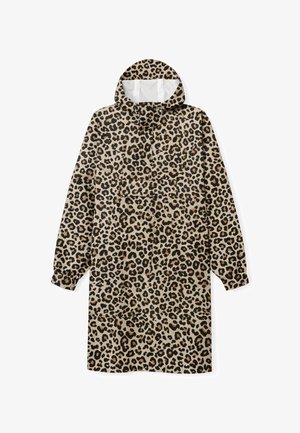 Pelerină de ploaie cu imprimeu leopard, cu glugă, fundal bej, pete negre și mâneci lungi. Material texturat, croială lejeră.