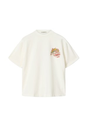 T-shirt blanc à manches courtes avec un motif floral coloré et un texte indiquant « Allstars Festival » sur le côté gauche de la poitrine.