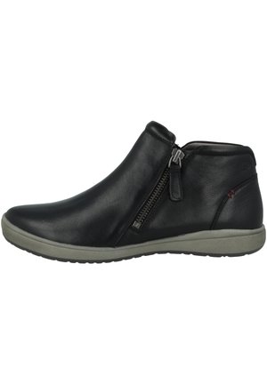 Zwarte leren enkelboots met een zijrits, ronde neus, grijze rubberen zool en een gladde afwerking. Heeft minimale accentstiksels.