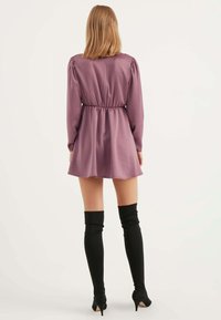 Herita V-neck Satin Dress - Freizeitkleid - pink