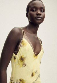 Mango ANES2 - Velika haljina - light yellow