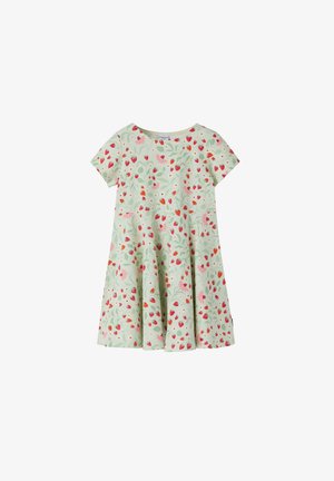 Lyhythihainen vaaleanvihreä mekko kellohameella, koristeltu punaisilla mansikoilla, vihreillä lehdillä ja vaaleanpunaisilla kukilla.