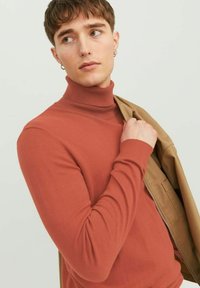 Jack & Jones JJEEMIL ROLL NECK - Maglione - cinnabar