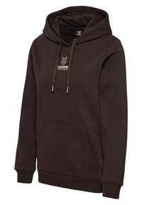 Hoodie marron en matériau doux avec une poche kangourou à l'avant, capuche avec cordon de serrage et marquage subtil en blanc. Présente des poignets et un ourlet côtelés.