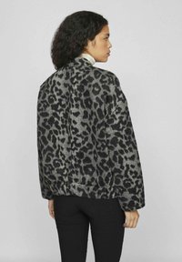 VILA LEOPRINT - Bomber-jakk - dark grey