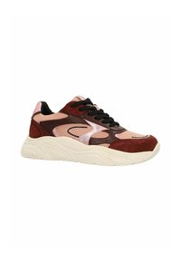 Sportieve sneaker met een bovenwerk van mesh in rode en roze tinten, zwarte veters, een gevoerde zool met gedefinieerde groeven en suède accenten.