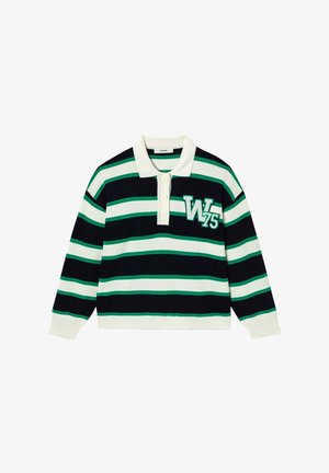 Polo à manches longues avec rayures horizontales noires, blanches et vertes, trois boutons blancs et un écusson "W 75" sur la poitrine.