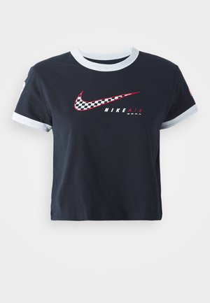 Marineblauwe katoenen cropped t-shirt met lichtblauwe ribkraag en mouwmanchetten, met een rood en geruite Nike-logo en de tekst "NIKE AIR".