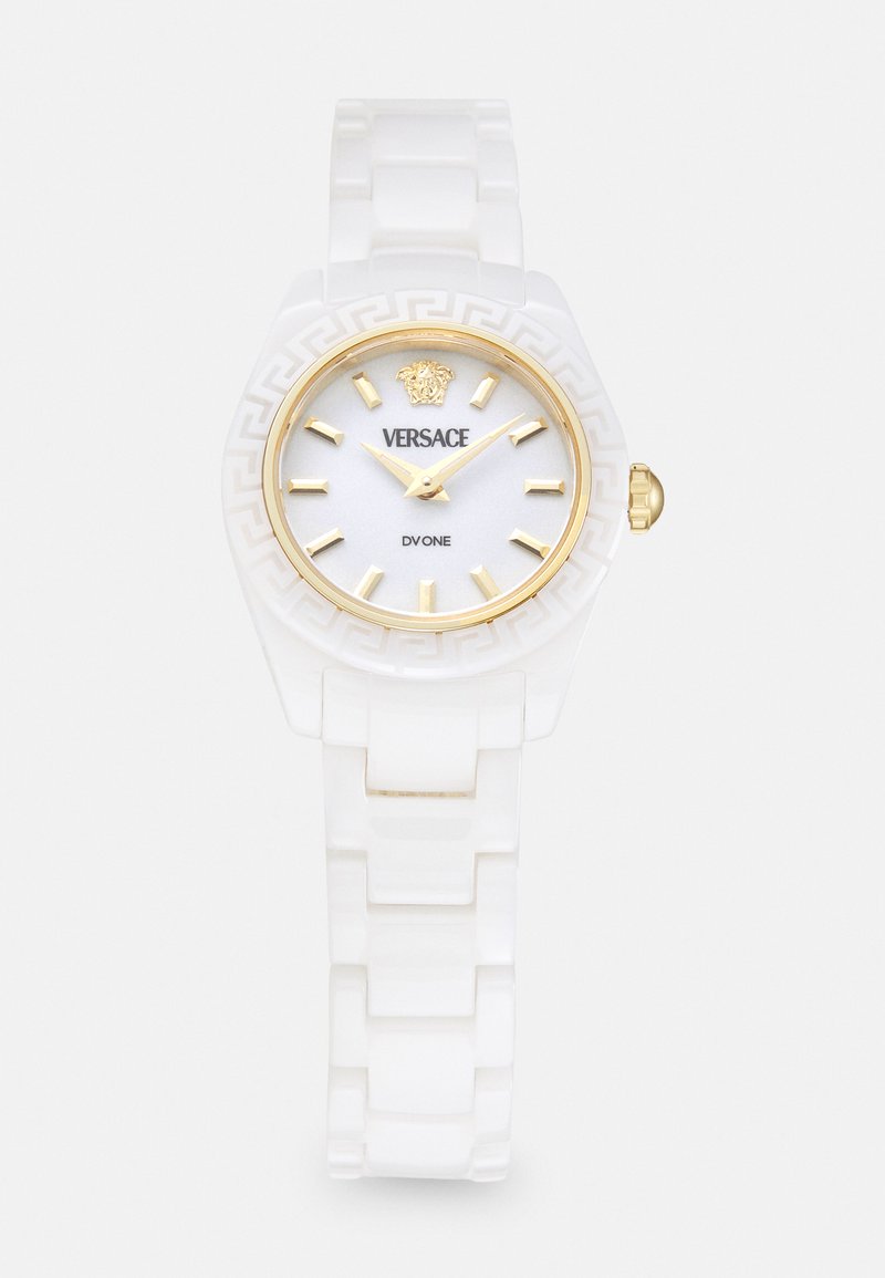 Weißes Silikon-Armbanduhr mit rundem Zifferblatt, goldenen Stundenmarkierungen und einem weißen strukturierten Armband. Verfügt über eine goldene Krone und ein eingraviertes Logo.