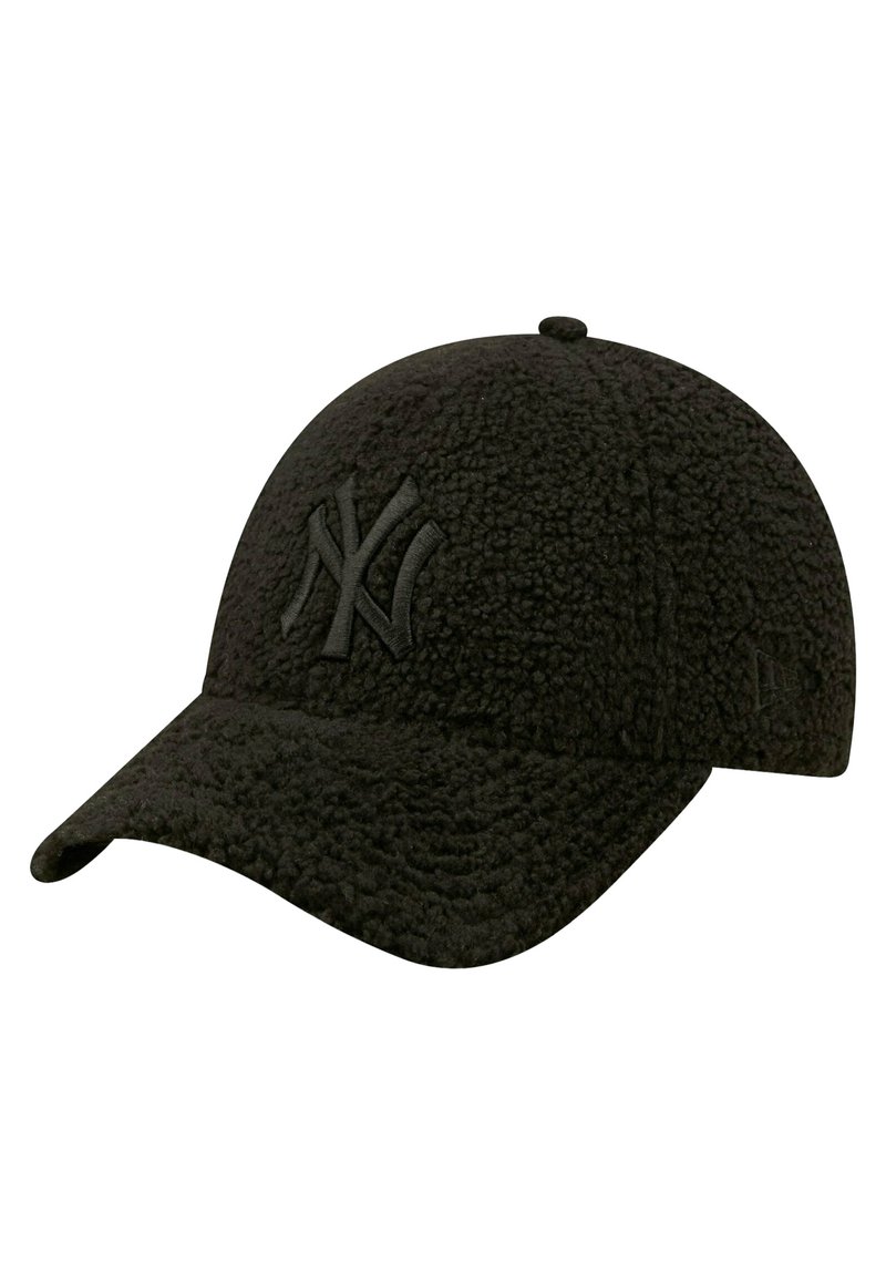 Schwarze Kappe aus strukturiertem, fusseligem Material mit einem gebogenen Schirm. Verfügt über ein gesticktes New York Yankees-Logo in passender Farbe.