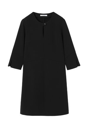 Must kleit ümmarguse kaelusega, kolmeveerandvarrukatega, esise lõhikuga ja minimalistliku disainiga. Valmistatud siledast kangast, parema sobivusega.