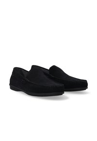 Sorte ruskinds slip-on loafers med en glat overflade, rund tå og syede detaljer langs siderne. Gummisål for bedre greb.