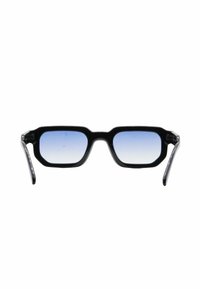 Occhiali da sole neri a forma rettangolare con lenti blu sfumate. Montatura spessa in plastica lucida con bordi angolari e astine sottili.
