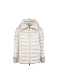 Giacca imbottita beige chiaro con colletto alto, design a trapunta orizzontale, chiusura a zip e morbidi dettagli in fleece su polsini e colletto.