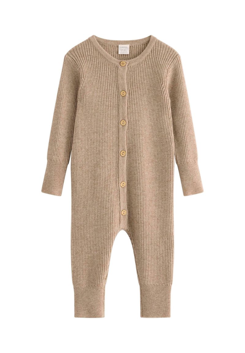 Ribbad beige jumpsuit med långa ärmar, knäppning fram och muddar vid anklarna. Tillverkad av ett mjukt material med en texturerad yta.