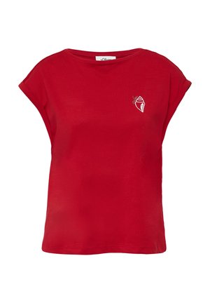 T-shirt en coton rouge avec des manches courtes roulées, un col rond et un petit graphique de coquillage blanc sur la zone supérieure gauche du torse.