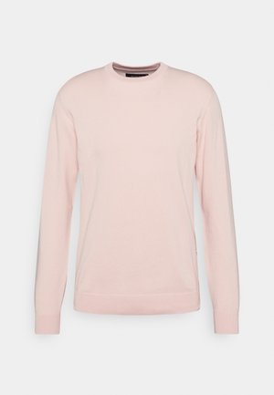 Jasnoróżowy sweter z długim rękawem wykonany z miękkiego materiału, z klasycznym okrągłym dekoltem oraz ściągaczami przy rękawach i u dołu.