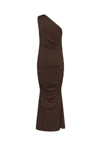 Robe de soirée marron foncé sans manches avec une bretelle unique, taille froncée ajustée et longue jupe droite.